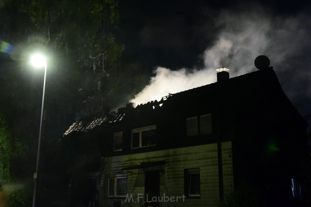 Grossfeuer Einfamilienhaus Siegburg Muehlengrabenstr P0581.JPG - Miklos Laubert